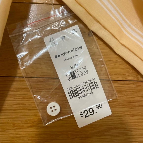 NWT Peach Ardene Cropped Button-up Blouse - Picture 2 of 6